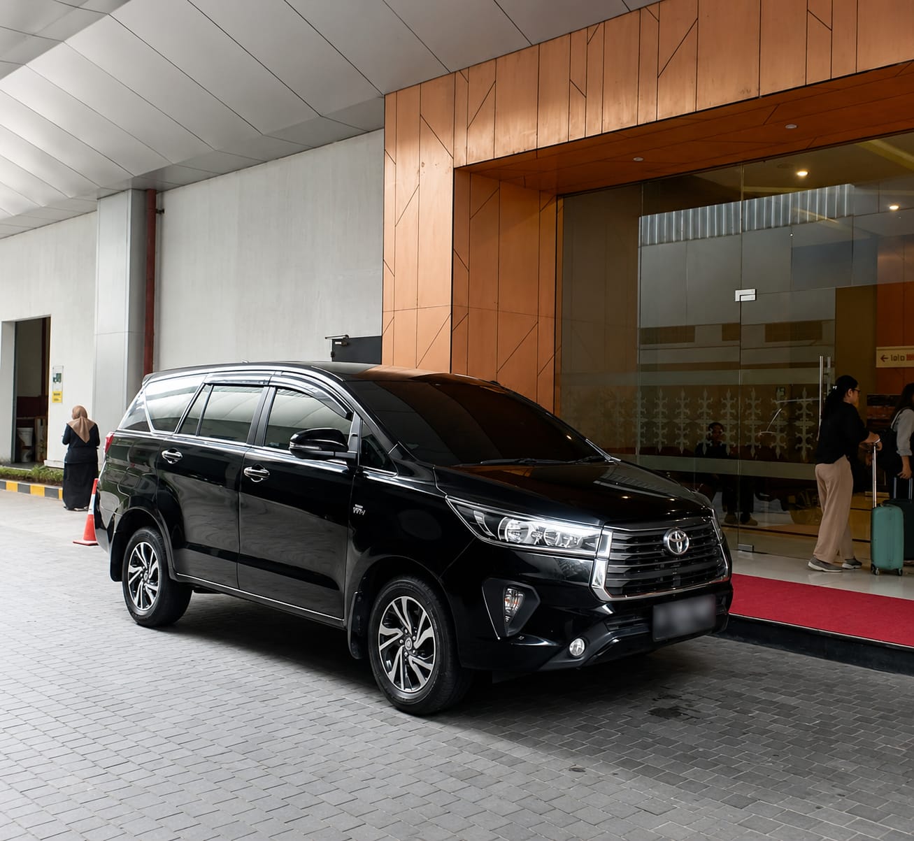 Sewa Toyota Innova Reborn di Ambon