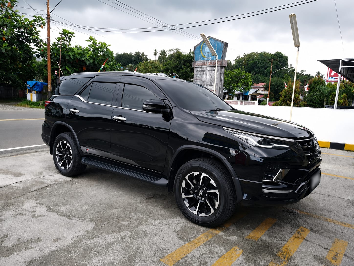Sewa Toyota Fortuner di Ambon